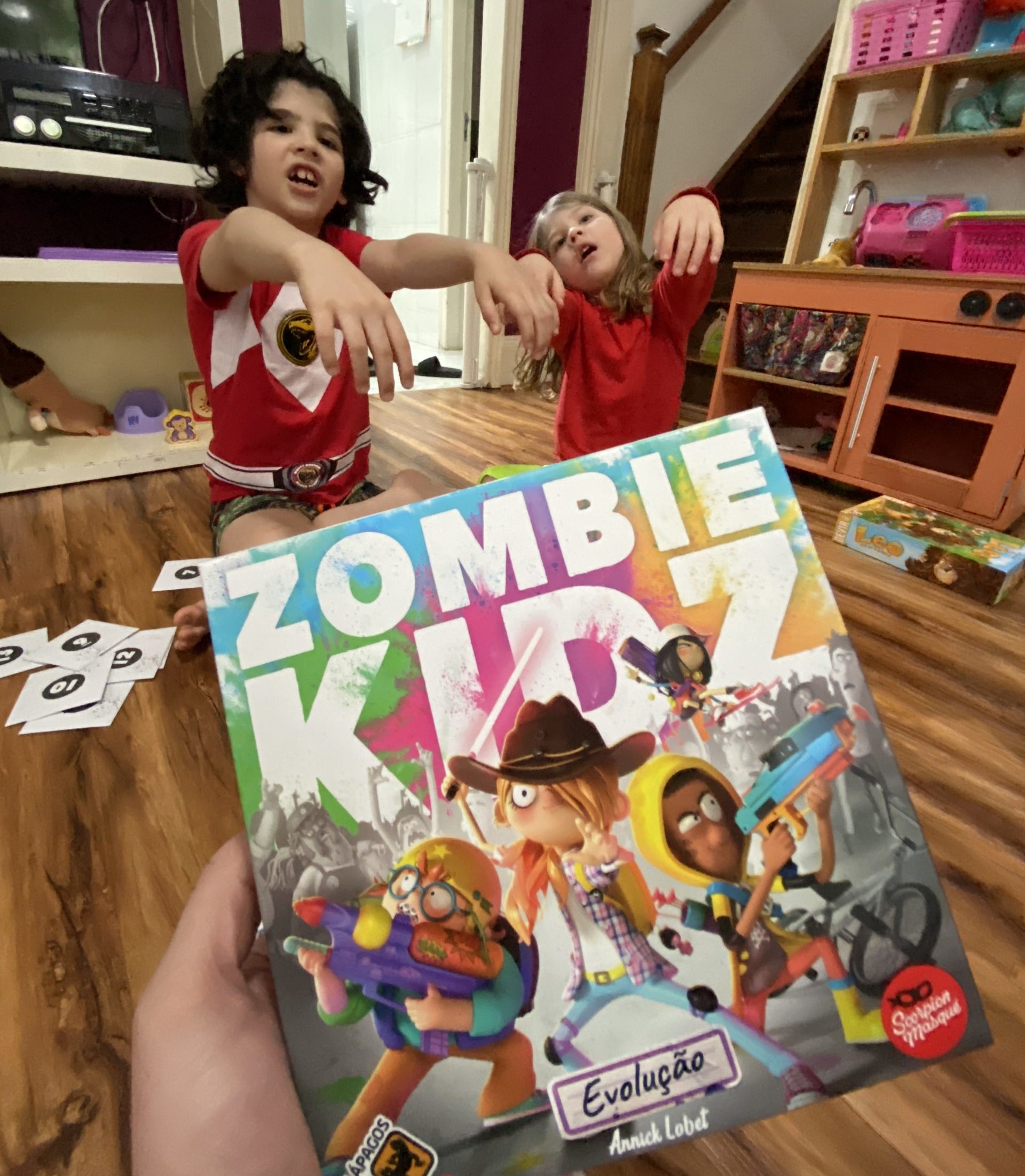 E aí, tem jogo? - A sua página sobre jogos de tabuleiro moderno.: Zombie  Kidz Evolution